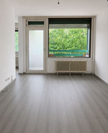 Jobcenter – جوب سنتر – Джобцентер – deine neue Wohnung ist fertig! – Wohnzimmer