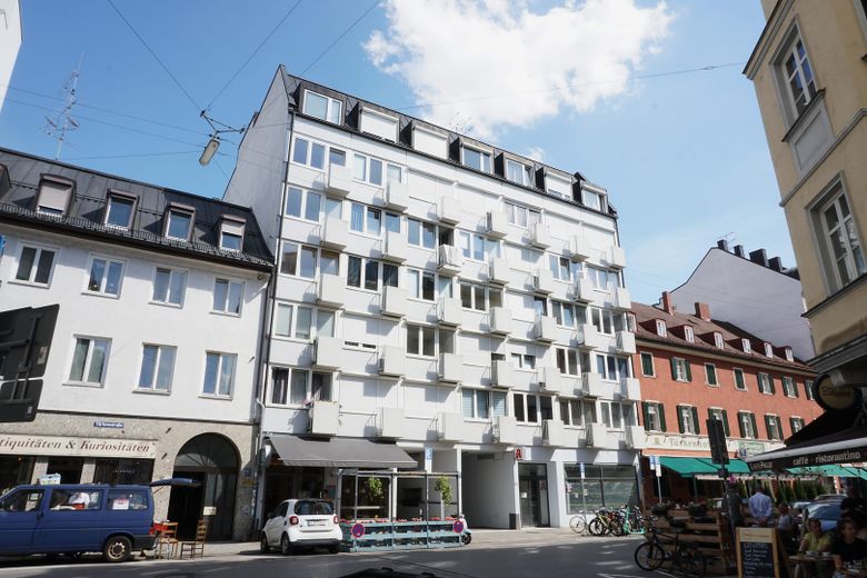 Jetzt einziehen! Möbliert, lichtdurchflutete 1-Zimmer Wohnung neben der Uni! Jetzt anfragen! – Außenansicht