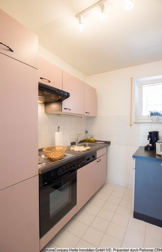 Modern möbliert mit Balkon für 2-6 Monate fußläufig zum Bahnhof und Innenstadt, Freiburg. – f99e953f2b94718992fbda48a2a6379889320fa6.jpg