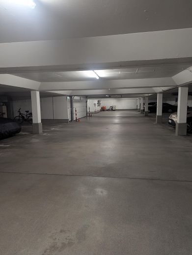 **Provisionsfrei: Komplett renovierte 4-Zi. Wohnung mit Balkon bei München (Haar)** – Tiefgarage