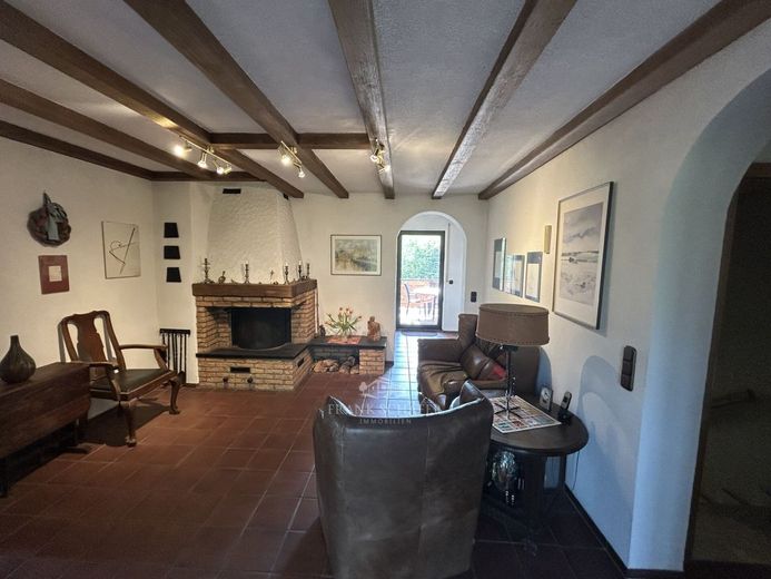 FRANK SCHÄFER IMMOBILIEN - EFH in Saulheimer Toplage: ca. 200m² Wfl. &amp; außergewöhnliches Grundstück – gemütliches Kaminzimmer