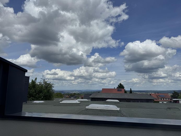 Exklusives Loft-Apartment mit Designküche, Klimaanlage, 2 Balkonen & Garage – 110 qm Wohnkomfort – Weitblick über Pforzheim