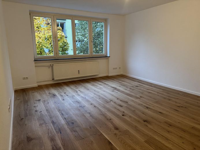 Encantador y amplio apartamento de 2 habitaciones con balcón en una ubicación privilegiada en Berger Straße. – Foto 10