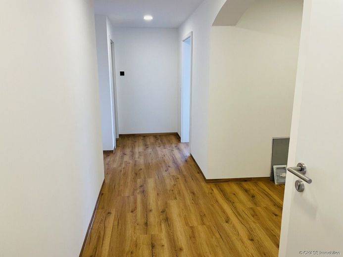 Kernsaniertes Einfamilienhaus mit Einliegerwohnung in 37619 Hehlen - Ruhiges Wohnen mit TOP-Komfort! – Flur Einliegerwohnung