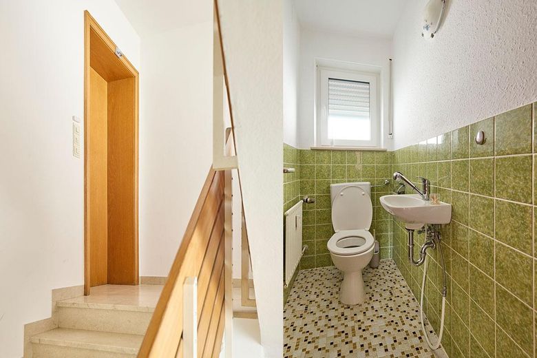 Treppenhaus / Gäste-WC