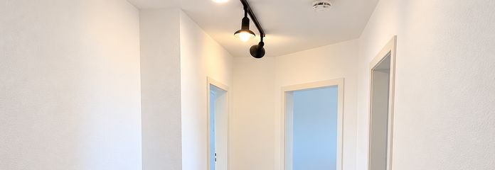 Bonjour appartement de 3 pièces au dernier étage avec cuisine équipée (CE) – Flur