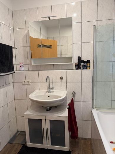 2 ZKB im modernisierten Altbau, Balkon – Bad 2