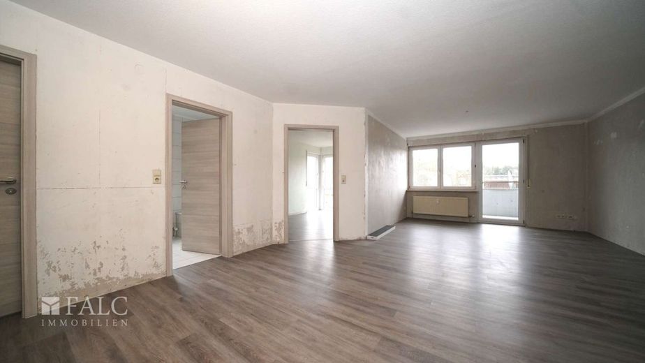 SOFORT einziehen und wohlfühlen - FALC Immobilien Heilbronn – Wohnzimmer momentan