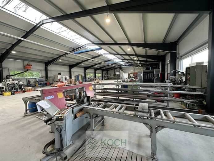 Moderne, beheizbare Halle für Produktion/Lage im Gewerbegebiet Loxstedt – Innenansicht