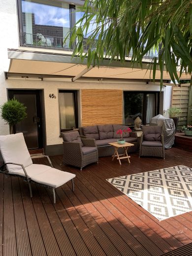 Чудова split-level квартира з окремим входом – Terasse hinterm Haus
