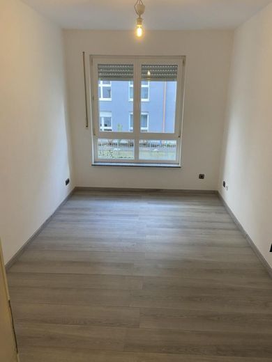 Helle frisch renovierte 3 Zimmer Wohnung in Wiesbaden- Klarenthal zum Vermieten – Kinderzimmer