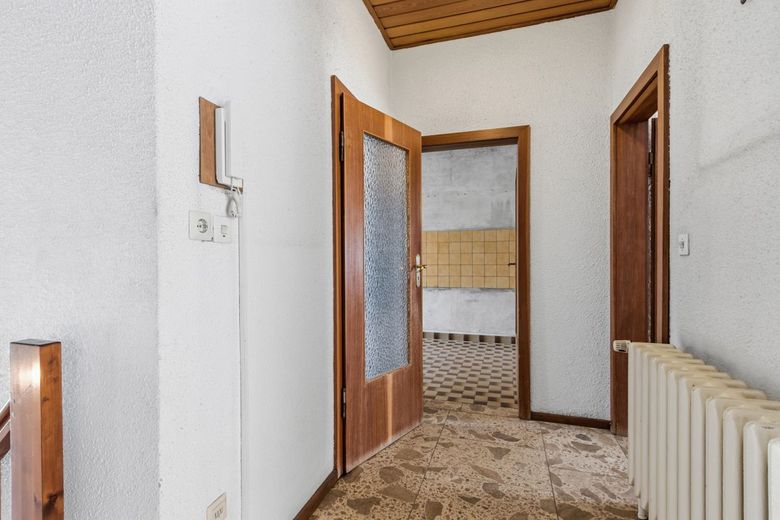Handwerker aufgepasst! Einfamilienhaus mit Pool und Garage in Delitz am Berge – Flur OG