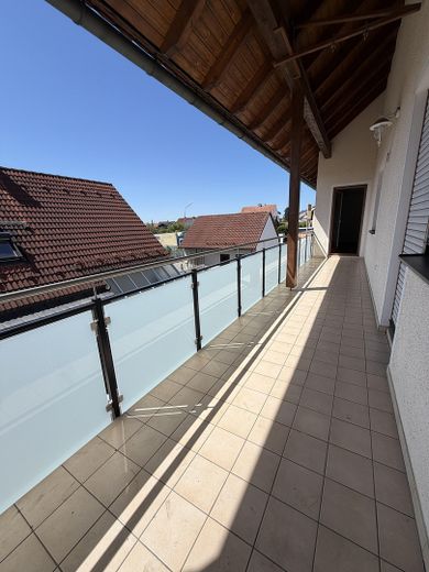 Hepberg’in merkezi konumunda geniş, kapsamlı şekilde yenilenmiş 3 odalı, 1. kat dairesi + 2 balkon – Photo 45
