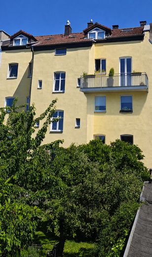 Rückseite mit Balkon 3.OG (KI)