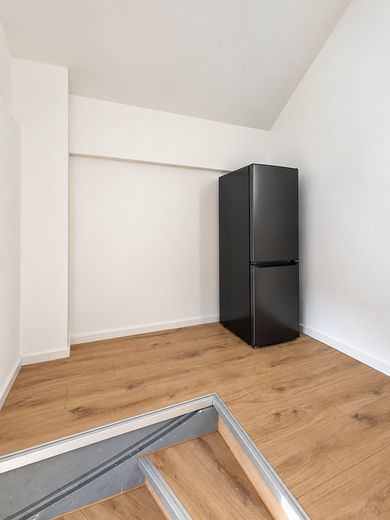 3-Room Attic Apartment | First Occupancy After Renovation – Kühlschrank
