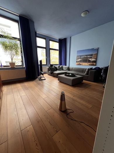 Stylowe mieszkanie w sercu Belgisches Viertel – urok starej kamienicy i radość życia przy Brüsseler Platz – Wohnzimmer1