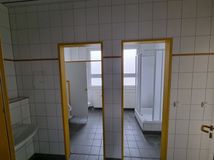 1.9 ha Bauland + Gewerbeobjekte + für Solar , Lager ab 99.000 Euro – Krankenhaus_Sanitär