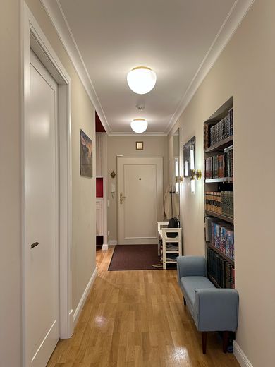 Saniert & bezugsfrei in Westend: 130 m², 2 Balkone, 2 Bäder, Stellplatz – provisionsfrei – Flur