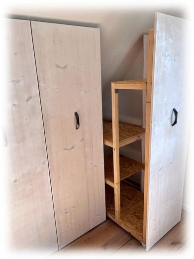 Toekomstbestendig wonen: moderne KfW-55-maisonette (A+) met groot dakterras & 2 parkeerplaatsen – Schlafen_Schrankauszug