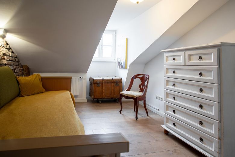 Großzügige Dachgeschoßwohnung – Schlafzimmer 1