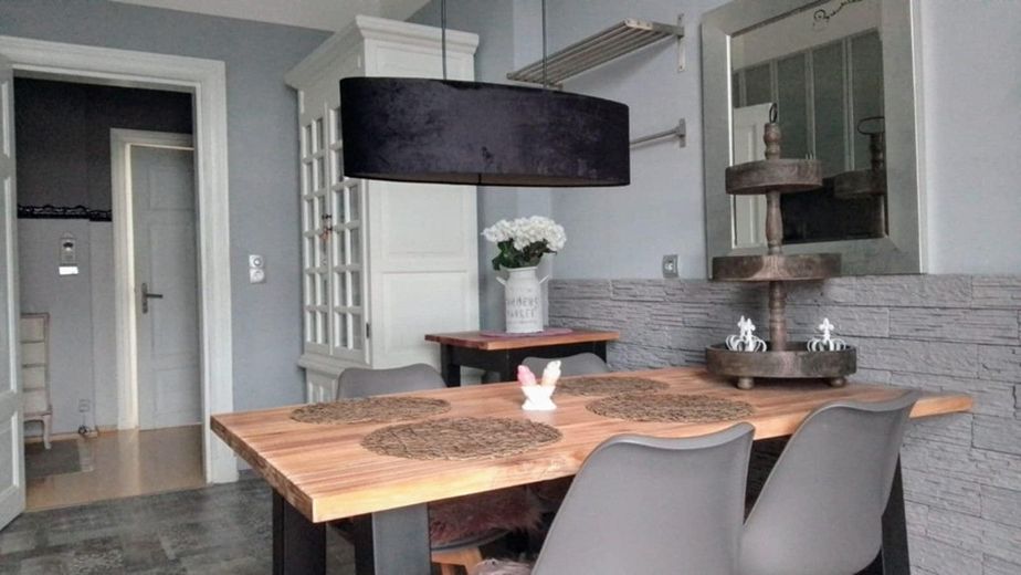 Schöne 2 Zimmer Altbauwohnung voll möbliert – Foto 18