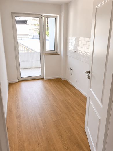 Prima locazione in appartamento di 3 locali con balcone e cucina dopo ristrutturazione – Foto 4