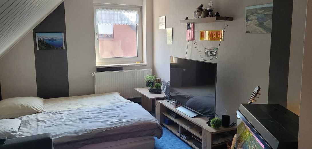 Familienfreundliches Einfamilienhaus mit Doppelgarage und großem Grundstück in Kusey – Zimmer - DG