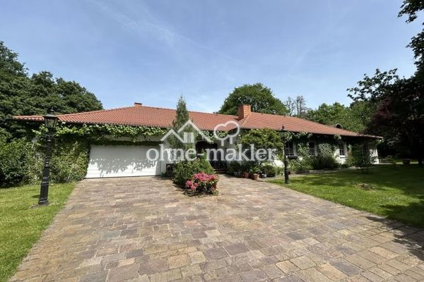 Landhausvilla auf großem parkähnlichen Anwesen