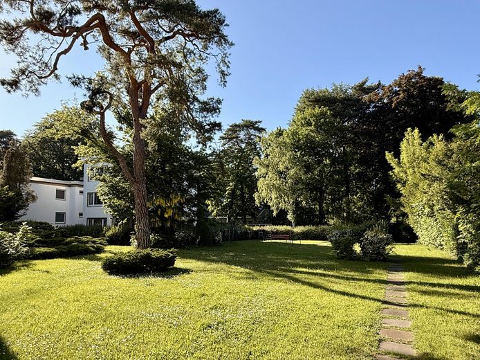 Wannsee · Erstbezug nach Kernsanierung · 3-Zi-Wohnung mit Süd-West-Balkon im Grünen · provisionsfrei – Gemeinschaftsgarten 1