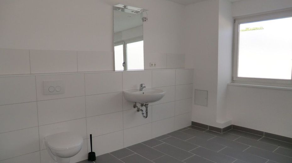 *Ihr neuer Standort im Gewerbepark Henstedt-Ulzburg !!!* – Bad 1