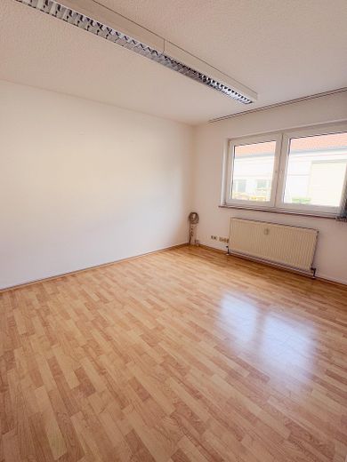 Bürofläche mit 5 Räumen im Gewerbegebiet Schwadermühle in Cadolzburg – ab sofort verfügbar – Raum 5