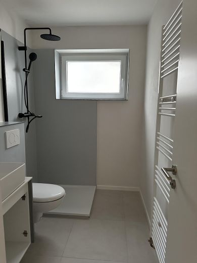 Saniertes Duschbadezimmer