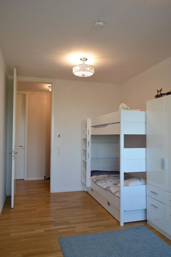 Beautiful 3-room apartment with a park view and plenty of sunlight in Riedberg, Frankfurt am Main – Schlafzimmer 1