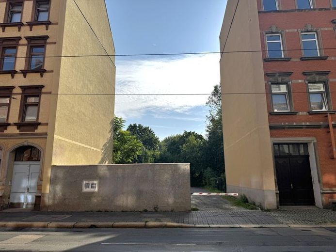 Plaza de aparcamiento fija en la frecuentada Nordvorstadt de Zwickau – Foto 1