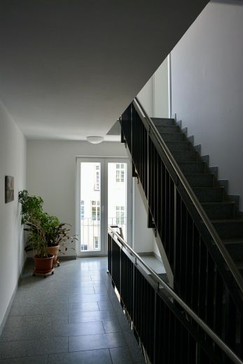 Urbanes Wohnglück in der KTV – Stilvolle 4 Zimmer mit Premium-Ausstattung, mit eigener Wallbox – Etagenflur
