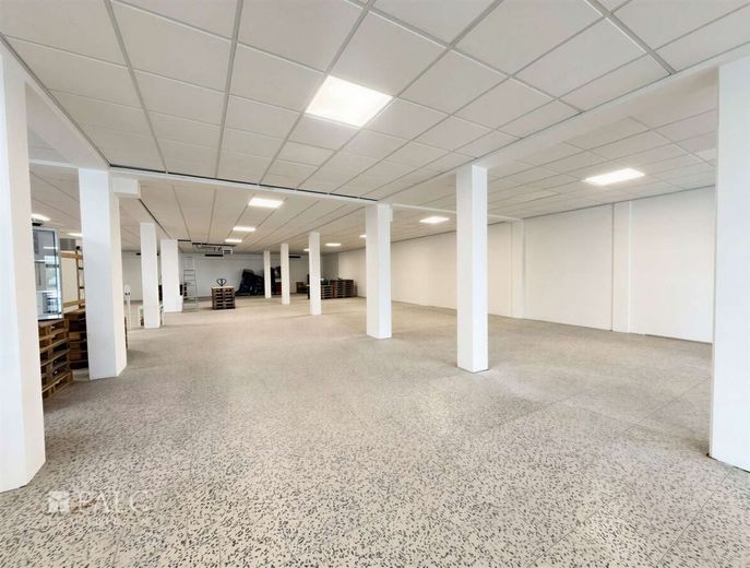 Vielseitige Gewerbeeinheit mit großer Schaufensterfront in guter Lage – Lagerfläche
