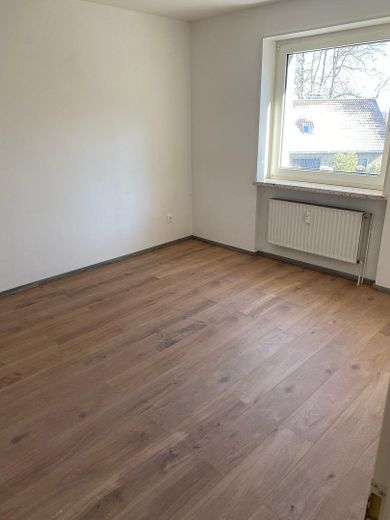 Große 4 Zimmer Wohnung mit Waldblick – Beispiel Wohnraum 