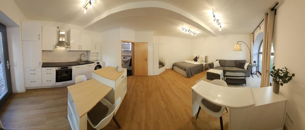 Wohnjuwel in der Altstadt – modernisiertes, loftartiges Apartment (43m²)vollmöbliert +PKW-Stellplatz – Фотографія 2