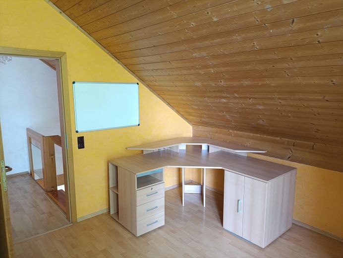 Einzigartiges Holzhaus im Grünen in Randlage und doch zentral – Foto 23