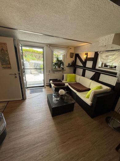 Bezugsfertiges Einfamilienhaus mit großem Blk, Garage, 2 Bädern und sonnigem Grundstück – Partyraum