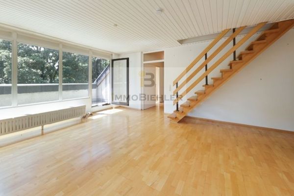 Maisonette am Rhein · 4 Zi. 111 m² · Balkon ins Grüne + Dachterrasse · Marienburg · bezugsfrei