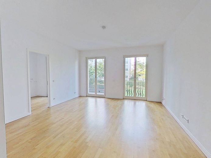 Elegantes Wohnen in Düsseldorf: Großzügige 3-Zimmer-Wohnung mit Balkon, Concierge-Service uvm. – Ansicht I: Wohn- und Esszimmer