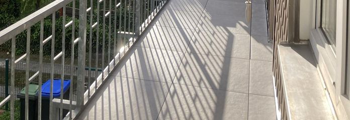 Traumhafte sonnige 3 Zi-Whg.,gr. Südbalkon, renov, in bester zentraler Lage – großer Südbalkon mit Markisen