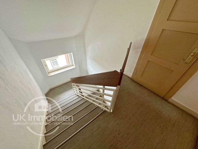 Voll- oder Teilmöbliert, Furnished, passend für 3er WG! Passender Grundriss! – Treppenhaus