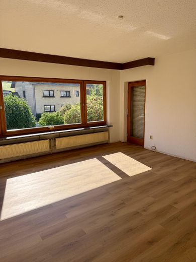 Vivienda en casa unifamiliar renovada con acceso a zonas verdes, garaje y caseta de jardín – Foto 13