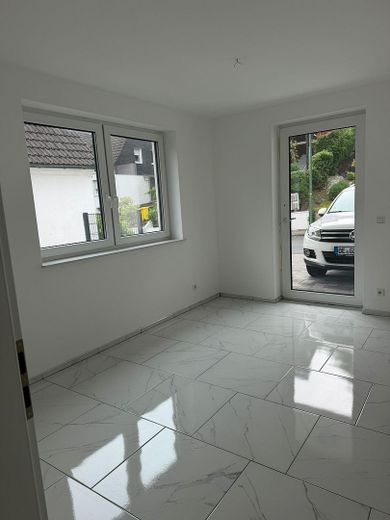 Licht. Design. Wohnkomfort. | Moderne Neubauwohnung mit Stellplatz – Foto 4