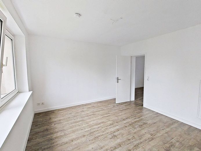 Moderno apartamento de 3 habitaciones con COCINA EMPOTRADA – Ansicht II: Schlafzimmer I
