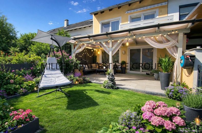 Modernisiertes Reihenmittelhaus in Ingolstadt - Familienwohnen mit Garten, großer Terrasse, Garage &amp; ausgebautem Dachgeschoss! – Außenansicht