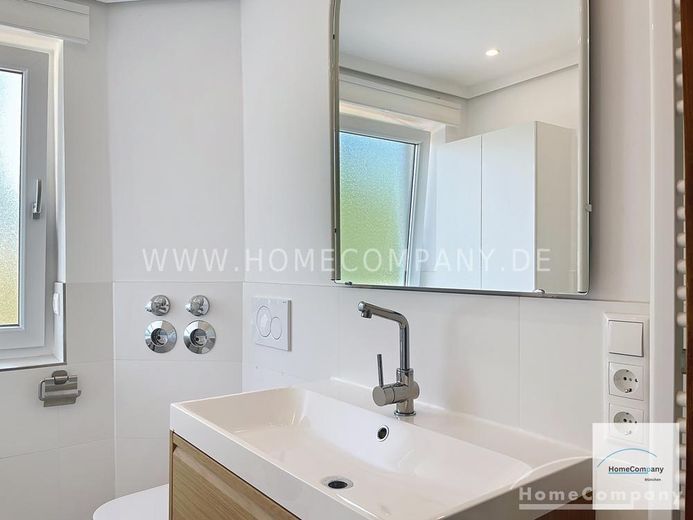 Appartement de 3 pièces lumineux et agréablement meublé avec terrasse sur le toit – 77ad3d777b17bfc35e60516d26cdc5b69f706d73.jpg