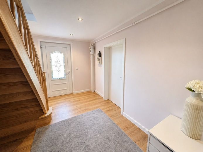 HORN IMMOBILIEN++Einfamilienhaus in Pasewalk mit Einbauküche, Kamin und viel Platz für Ihre Familie! – Flur